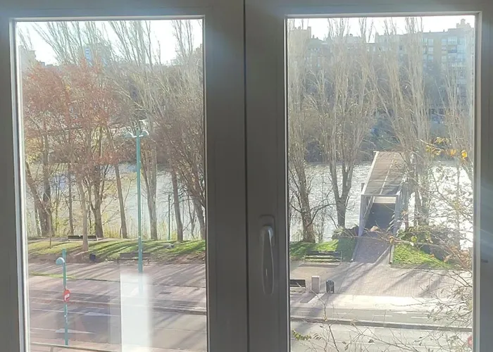 Cerca Plaza Pilar 아파트 *